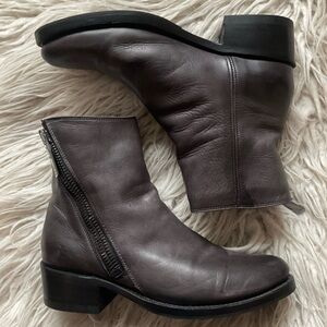 Frye Demi Zip Gray Leather Asymmetrical Zipper Ankle Chucky Heel Bootie EUC Sz 7